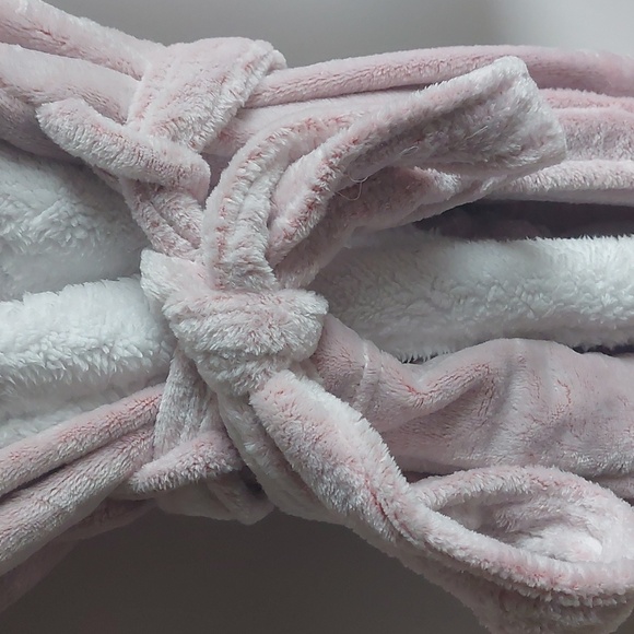 New Pink Medium Robe - Picture 5 of 7